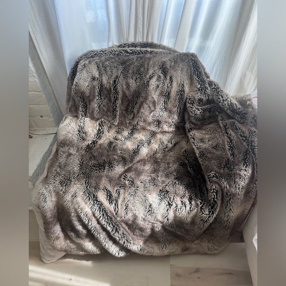 RH Restoration Hardware Faux Fur Throw Blanket mink 60"x 45” Soft Luxury Plush - Picture 3 of 6